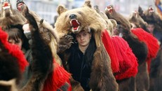 Những phong tục đón năm mới ‘bá đạo’ khắp thế giới