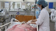 Bệnh nhi bị tiêm nhầm thuốc ở Đông Anh đã qua đời