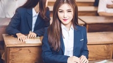 Hương Tràm gần như mất thị giác, di chuyển phải có người dìu