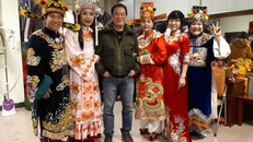 Đạo diễn Khải Hưng và dàn diễn viên Táo quân