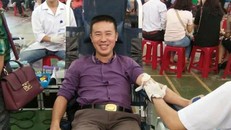 Thầy Hùng từng tham gia nhiều đợt hiến máu cứu người