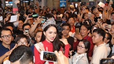 Hương Giang Idol gây 'náo loạn' sân bay ngày trở về