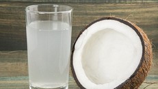 Nước dừa rất tốt nhưng không nên lạm dụng, vì sao?