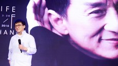 Thành Long trở lại nhạc đàn sau 16 năm vắng bóng