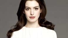 Anne Hathaway đáp trả những bình luận xấu về cân nặng của mình