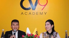 Thủy Tiên làm quản lý học viện bóng đá của Công Vinh