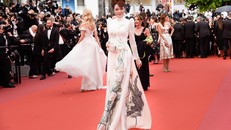 Lý Nhã Kỳ mang áo dài lên thảm đỏ Cannes