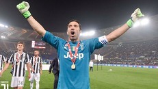 Gianluigi Buffon thông báo chia tay Juventus sau 17 năm gắn bó