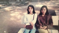 Vân Dung và chị gái Vân Trang, cả hai cùng ghi danh vào cuộc thi Hoa hậu báo Tiền Phong năm 1992.
