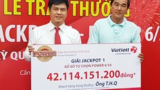 Chủ xe khách không đeo mặt nạ nhận thưởng xổ số 42 tỷ đồng