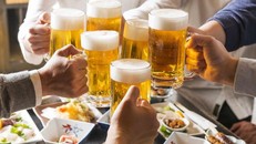 Đàn ông Việt Nam uống rượu bia ở mức cao nhất thế giới