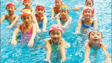 Hà Nội: Mở lớp phổ cập bơi cho trẻ em trên toàn thành phố