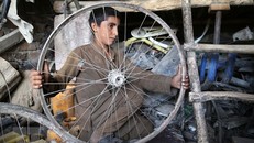 Trẻ em Afghanistan lao động tại Jalalabad. (Nguồn: EPA/TTXVN)