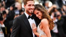 Thủ môn tuyển Đức cầu hôn bạn gái siêu mẫu ngay sau thất bại tại World Cup