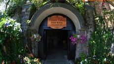 Khám phá hầm rượu cổ độc nhất vô nhị tại Việt Nam