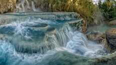 Đắm chìm trong dòng suối nước nóng có một không hai tại Ý