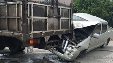 Tai nạn liên hoàn, 2 tài xế kẹt cứng trong cabin