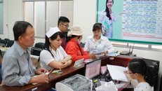 Đăng ký khám chữa bệnh tại Bệnh viện Quận 2 (TP Hồ Chí Minh). Ảnh: Phương Vy/TTXVN