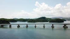 Cầu Cẩm Hải trên tuyến cao tốc Hạ Long – Vân Đồn, dẫn thẳng vào Sân bay quốc tế Vân Đồn. Ảnh: T.N.D.