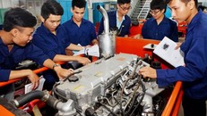 Sinh viên ĐH Sư phạm Kỹ thuật TP.HCM trong giờ thực hành. Ảnh: Tấn Thạnh/Người Lao Động.