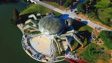 Viện bảo tàng hình con cua khổng lồ khiến du khách ngước nhìn mỏi cả mắt