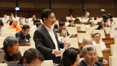 Đại biểu Quốc hội Thành phố Hà Nội Hoàng Văn Cường phát biểu. (Ảnh: Phương Hoa/TTXVN)