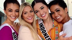 Đại diện nước Mỹ Sarah Rose Summers (thứ 2 từ bên trái) chụp ảnh nhóm cùng đại diện Việt Nam H'Hen Niê (ngoài cùng bên phải). (Nguồn: Instagram)