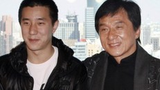 Thành Long động viên con trai giữa lúc con rơi 'đòi giải thích'