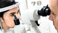 Kinh hoàng với cách đo mắt cận, viễn 'sai lè' của các hiệu bán kính