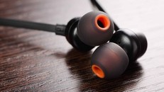 Đeo tai nghe nhạc suốt đêm, nam sinh suýt bị điếc vĩnh viễn