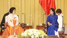 Phó Chủ tịch nước Đặng Thị Ngọc Thịnh tiếp đồng chí Ri Kang-juk, Phó Chủ tịch Hội Hữu nghị Triều Tiên - Việt Nam. Ảnh: Dương Giang/TTXVN