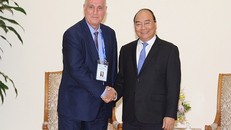 Thủ tướng Nguyễn Xuân Phúc và ông Aslan Aslanov, Chủ tịch OANA - Ảnh: VGP/Quang Hiếu