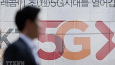 Bảng quảng cáo dịch vụ 5G tại trụ sở của nhà mạng di động SK Telecom ở thủ đô Seoul, Hàn Quốc, ngày 4/4/2019. Ảnh: Yonhap/TTXVN