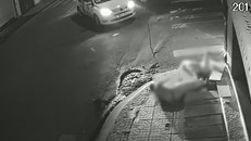 Taxi Vinasun liên quan đến vụ tai nạn. Ảnh cắt từ clip.