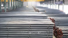 Sản phẩm thép xây dựng của Công ty Thép Việt - Đức tại kho chuẩn bị mang đi tiêu thụ. Ảnh: Trọng Lịch/TTXVN