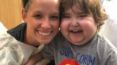 Mẹ Cohen cảm thấy xót xa khi con không thể ăn uống bình thường dù đã 6 tuổi. (Ảnh: NVCC).