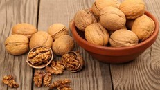 Quả óc chó rất giàu loại khoáng chất thiết yếu như kẽm, đồng, kali, mangan, canxi....