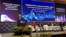 Tiến sĩ Christoph Ernst (trong ảnh ngoài cùng bên trái) phát biểu tại IP Week @ SG 2019.