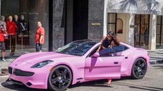 Phạm Hương thường khoe biệt thự, xe sang sau tuyên bố ở ẩn tại Mỹ