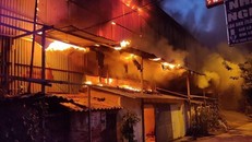 Hiện trường vụ cháy tại Công ty Rạng Đông ngày 28/8. (Nguồn ảnh: Vietnam+)