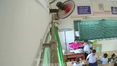 Hình ảnh cô giáo H đánh học sinh bị phụ huynh đặt camera quay lại