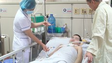 Bệnh nhi 15 tuổi hồi phục thần kỳ sau hai năm sống thực vật. (Ảnh do BV cung cấp)