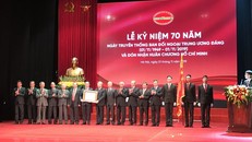 Ban Đối ngoại Trung ương đón nhận Huân chương Hồ Chí Minh. Ảnh: Vietnam+