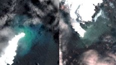 Ảnh chụp vệ tinh vào thời điểm núi lửa phun trào. (Ảnh: Guardian).