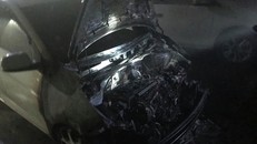 Chiếc xe bị cháy rụi phần đầu