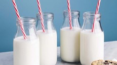 Sữa vừa giúp bổ sung canxi vừa tốt cho trí não. Ảnh: Internet