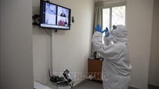 Nhân viên y tế Israel chuẩn bị phòng cho các công dân nước này trở về từ Trung Quốc tại khu vực cách ly ở thành phố Ramat Gan, gần Tel Aviv, ngày 19/2/2020. Ảnh: AFP/TTXVN