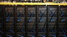 IBM Summit, siêu máy tính nhanh nhất thế giới có kích thước tương đương 2 sân tennis. (Ảnh: NY Times).