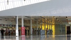 Sân bay Canberra vắng bóng người do dịch bệnh. (Ảnh: THX/TTXVN)