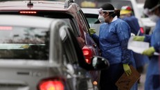 Giới chức y tế Mexico tăng cường xét nghiệm Covid-19 cho người dân. Ảnh: Reuters.